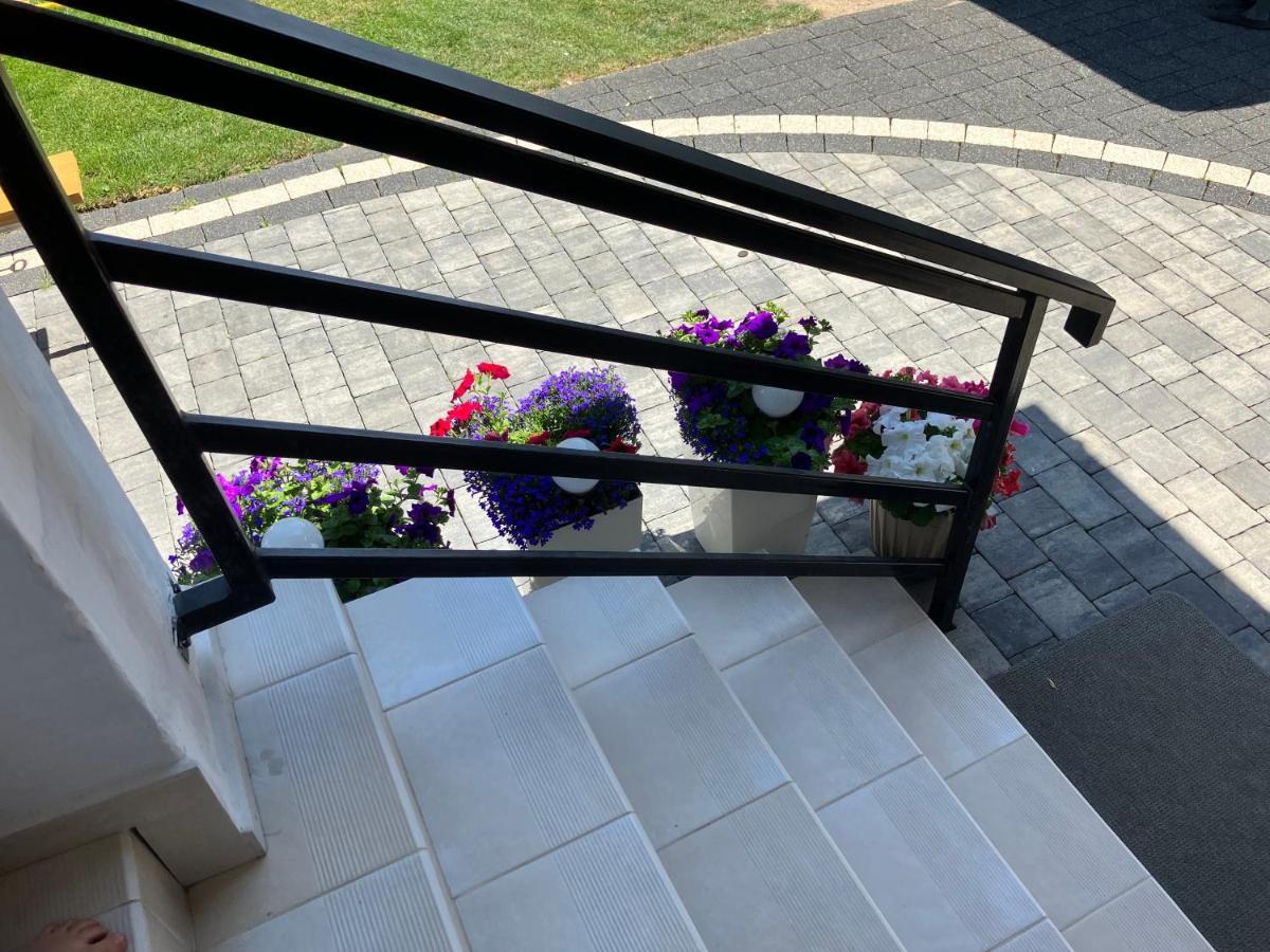Agat Pokoje Goscinne Apartamenty Pobierowo Extérieur photo